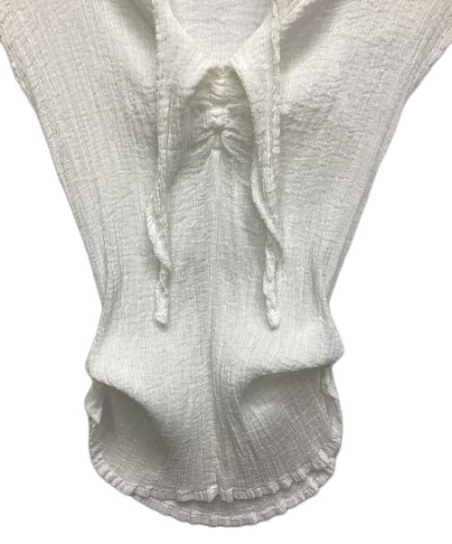 ISSEY MIYAKE（イッセイミヤケ）ISSEY MIYAKE (イッセイミヤケ) ノースリーブカットソー ホワイト サイズ:表記の古着・服飾アイテム