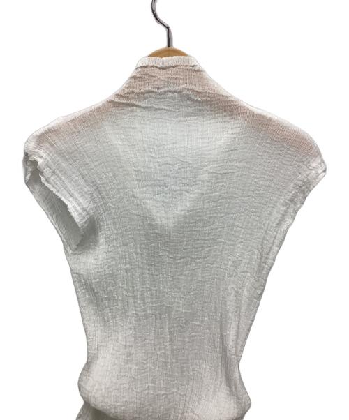 ISSEY MIYAKE（イッセイミヤケ）ISSEY MIYAKE (イッセイミヤケ) ノースリーブカットソー ホワイト サイズ:表記の古着・服飾アイテム
