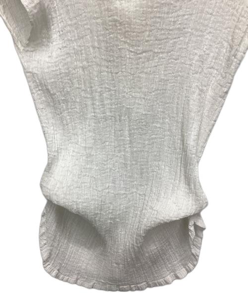 ISSEY MIYAKE（イッセイミヤケ）ISSEY MIYAKE (イッセイミヤケ) ノースリーブカットソー ホワイト サイズ:表記の古着・服飾アイテム