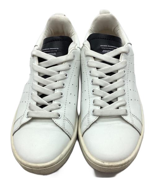 MAISON MAVERICK PRESENTS（メゾンマーベリック プレゼンツ）MAISON MAVERICK PRESENTS (メゾンマーベリック プレゼンツ) スニーカー ホワイト サイズ:23.5の古着・服飾アイテム