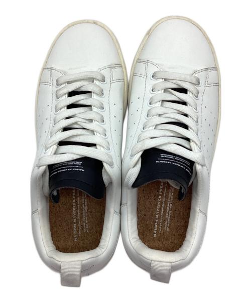 MAISON MAVERICK PRESENTS（メゾンマーベリック プレゼンツ）MAISON MAVERICK PRESENTS (メゾンマーベリック プレゼンツ) スニーカー ホワイト サイズ:23.5の古着・服飾アイテム