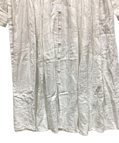 munmun.（ー）munmun. (ー) 長袖ワンピース ホワイト サイズ:FreeSize 未使用品の古着・服飾アイテム