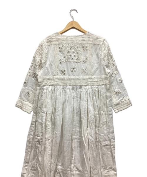 munmun.（ー）munmun. (ー) 長袖ワンピース ホワイト サイズ:FreeSize 未使用品の古着・服飾アイテム