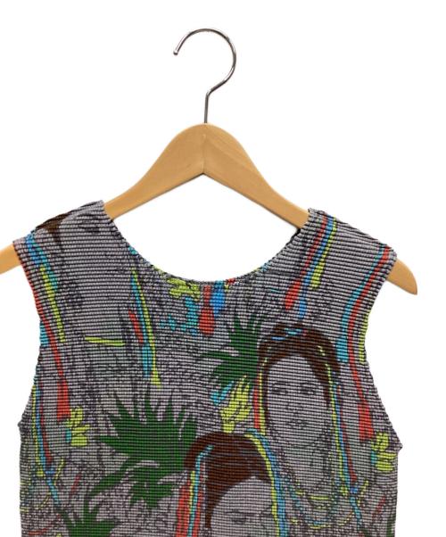 me ISSEY MIYAKE（ミーイッセイ ミヤケ）me ISSEY MIYAKE (ミーイッセイ ミヤケ) ノースリーブカットソー グレー サイズ:表記なしの古着・服飾アイテム