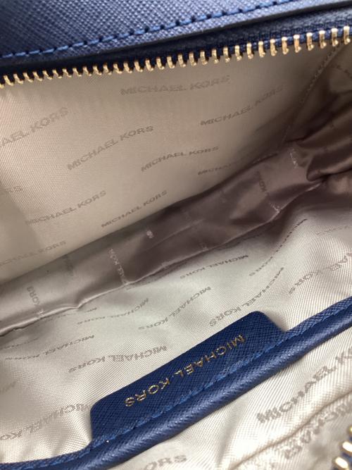 MICHAEL KORS（マイケル・コース）MICHAEL KORS (マイケルコース) ショルダーバッグ ネイビーの古着・服飾アイテム