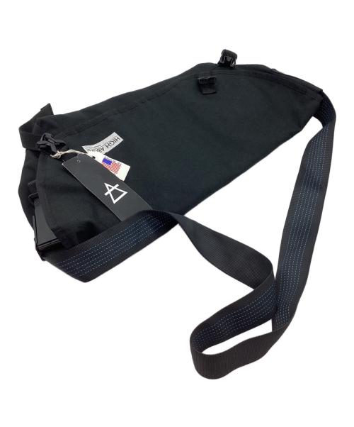 HIGHABOVE（-）HIGHABOVE (-) メッセンジャーバッグ ブラック 未使用品の古着・服飾アイテム