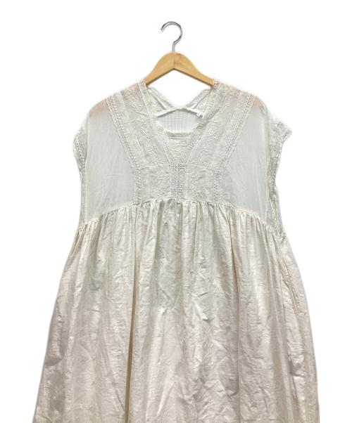 TSUHARU by samansa Mos2（ツハル バイ サマンサモスモス）TSUHARU by samansa Mos2 (ツハル バイ サマンサモスモス) ノースリーブワンピース ホワイト サイズ:Fの古着・服飾アイテム