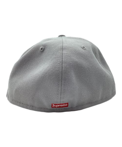 New Era（ニューエラ）New Era (ニューエラ) SUPREME (シュプリーム) キャップ グレー サイズ:60.6の古着・服飾アイテム