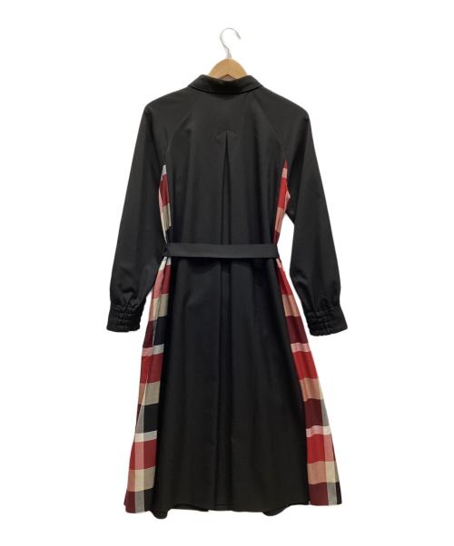 BLUE LABEL CRESTBRIDGE（ブルーレーベルクレストブリッジ）BLUE LABEL CRESTBRIDGE (ブルーレーベルクレストブリッジ) ソフトクリアツイルドレス ブラック×レッド サイズ:38の古着・服飾アイテム