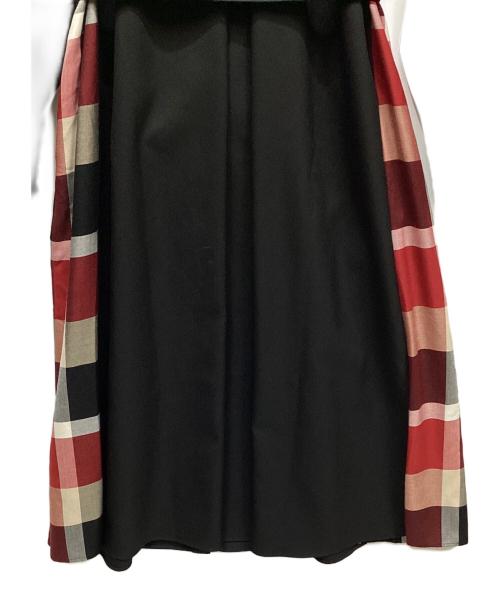 BLUE LABEL CRESTBRIDGE（ブルーレーベルクレストブリッジ）BLUE LABEL CRESTBRIDGE (ブルーレーベルクレストブリッジ) ソフトクリアツイルドレス ブラック×レッド サイズ:38の古着・服飾アイテム