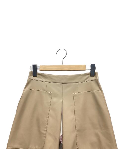 BLUE LABEL CRESTBRIDGE（ブルーレーベルクレストブリッジ）BLUE LABEL CRESTBRIDGE (ブルーレーベルクレストブリッジ) フェイクレザースカート ベージュ サイズ:38 未使用品の古着・服飾アイテム