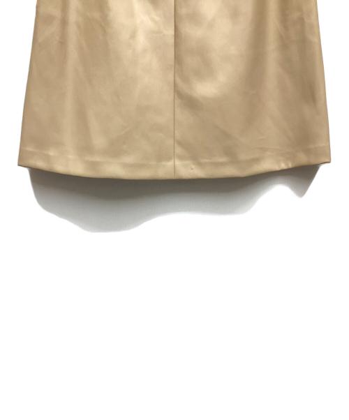 BLUE LABEL CRESTBRIDGE（ブルーレーベルクレストブリッジ）BLUE LABEL CRESTBRIDGE (ブルーレーベルクレストブリッジ) フェイクレザースカート ベージュ サイズ:38 未使用品の古着・服飾アイテム