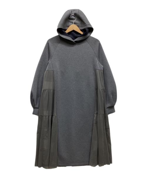 BLUE LABEL CRESTBRIDGE（ブルーレーベルクレストブリッジ）BLUE LABEL CRESTBRIDGE (ブルーレーベルクレストブリッジ) バックチュールポンチドレス グレー サイズ:38の古着・服飾アイテム