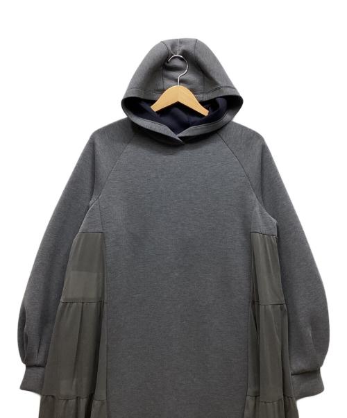 BLUE LABEL CRESTBRIDGE（ブルーレーベルクレストブリッジ）BLUE LABEL CRESTBRIDGE (ブルーレーベルクレストブリッジ) バックチュールポンチドレス グレー サイズ:38の古着・服飾アイテム