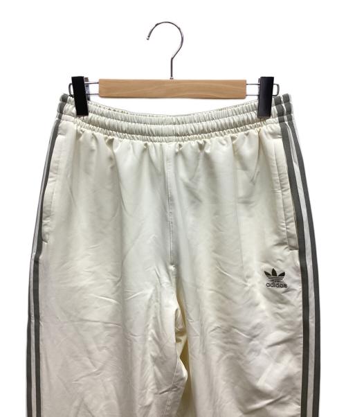 adidas（アディダス）adidas (アディダス) トラックパンツ クリーム サイズ:L 未使用品の古着・服飾アイテム