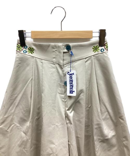 Jocomomola（ホコモモラ）Jocomomola (ホコモモラ) フラワー刺繍ワイドパンツ アイボリー サイズ:XL 未使用品の古着・服飾アイテム