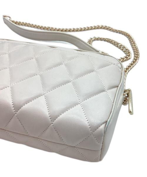 Kate Spade（ケイトスペード）Kate Spade (ケイトスペード) チェーンショルダーバッグ ホワイトの古着・服飾アイテム