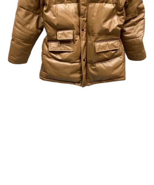 ALEXANDER JULIAN（アレキサンダージュリアン）ALEXANDER JULIAN (アレキサンダージュリアン) ダウンジャケット ライトブラウン サイズ:Lの古着・服飾アイテム