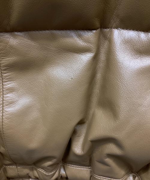 ALEXANDER JULIAN（アレキサンダージュリアン）ALEXANDER JULIAN (アレキサンダージュリアン) ダウンジャケット ライトブラウン サイズ:Lの古着・服飾アイテム