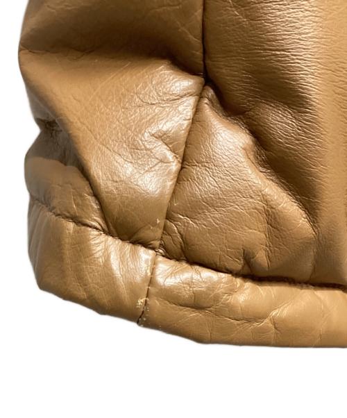 ALEXANDER JULIAN（アレキサンダージュリアン）ALEXANDER JULIAN (アレキサンダージュリアン) ダウンジャケット ライトブラウン サイズ:Lの古着・服飾アイテム