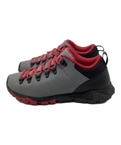 NIKE ACG（ナイキエーシージー）NIKE ACG (ナイキエーシージー) スニーカー グレー×ブラック サイズ:24の古着・服飾アイテム