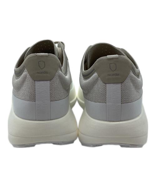 norda（ノルダ）norda (ノルダ) スニーカー ホワイト×グレー サイズ:29.5の古着・服飾アイテム