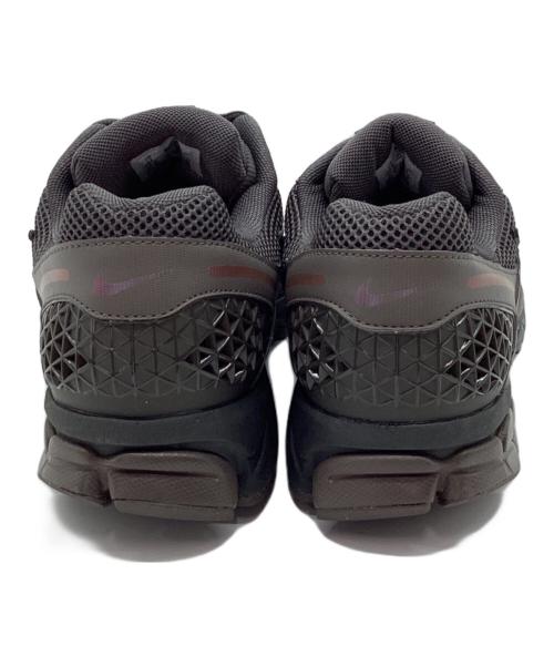 NIKE（ナイキ）NIKE (ナイキ) スニーカー ブラウングレー サイズ:30の古着・服飾アイテム