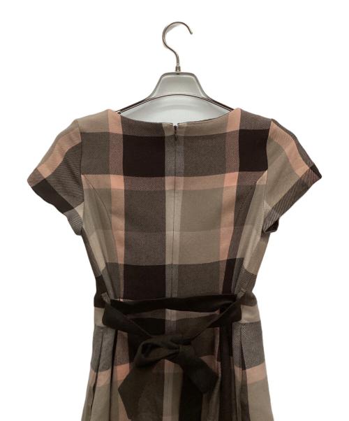 BLUE LABEL CRESTBRIDGE（ブルーレーベルクレストブリッジ）BLUE LABEL CRESTBRIDGE (ブルーレーベルクレストブリッジ) ベルト付き ギャザー Aライン ワンピース ブラウン サイズ:38の古着・服飾アイテム