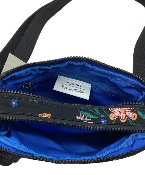 Kipling（キプリング）Kipling (キプリング) フリーダ・カーロ ショルダーバッグ ブラック 未使用品の古着・服飾アイテム