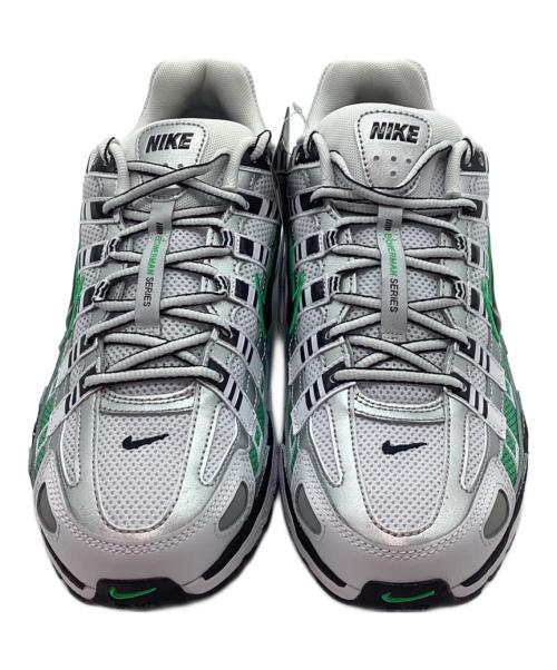 NIKE（ナイキ）NIKE (ナイキ) スニーカー ホワイト×グリーン サイズ:27.5 未使用品の古着・服飾アイテム