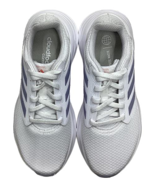 adidas（アディダス）adidas (アディダス) スニーカー ホワイト サイズ:23.5の古着・服飾アイテム