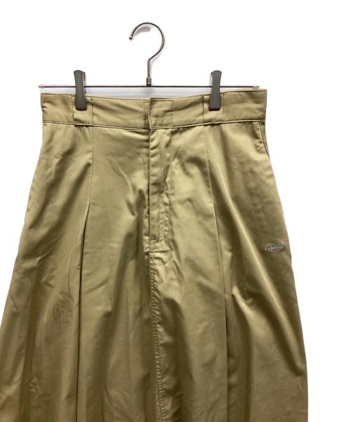 niko and（ニコアンド）niko and (ニコアンド) Dickies (ディッキーズ) スカート カーキ サイズ:3の古着・服飾アイテム