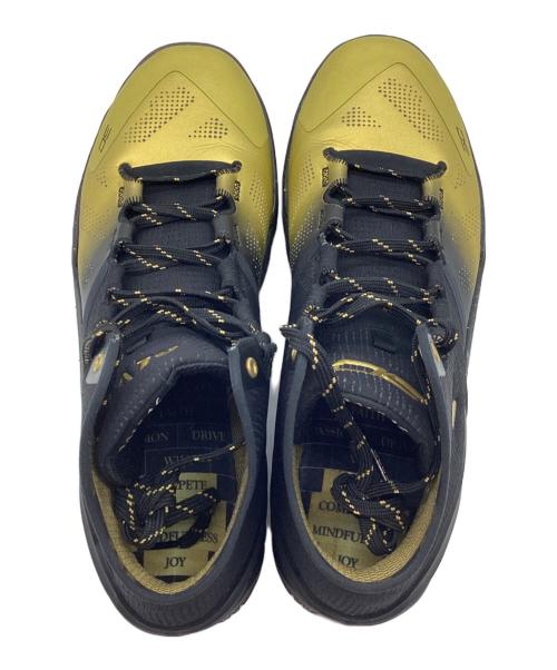 UNDER ARMOUR（アンダーアーマー）UNDER ARMOUR (アンダーアーマー) スニーカー ブラック×ゴールド サイズ:29の古着・服飾アイテム