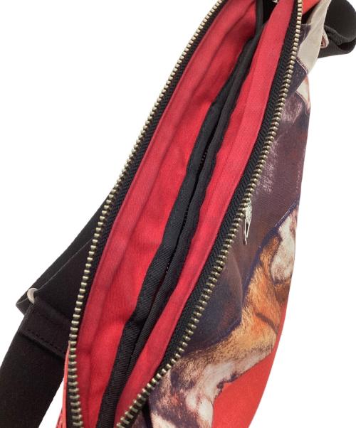 Vivienne Westwood（ヴィヴィアンウエストウッド）Vivienne Westwood (ヴィヴィアンウエストウッド) ショルダーバッグ レッドの古着・服飾アイテム