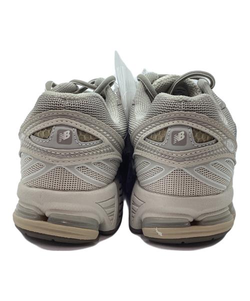 NEW BALANCE（ニューバランス）NEW BALANCE (ニューバランス) スニーカー ベージュ サイズ:27 未使用品の古着・服飾アイテム
