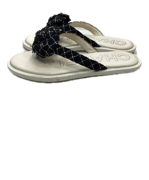 CHANEL（シャネル）CHANEL (シャネル) カメリアトングサンダル ホワイト サイズ:36の古着・服飾アイテム