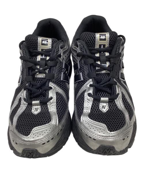 NEW BALANCE（ニューバランス）NEW BALANCE (ニューバランス) スニーカー ブラック×シルバー サイズ:27の古着・服飾アイテム