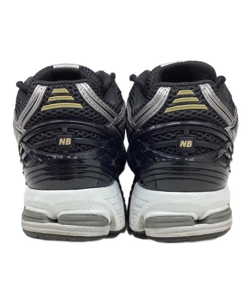 NEW BALANCE（ニューバランス）NEW BALANCE (ニューバランス) スニーカー ブラック×シルバー サイズ:27の古着・服飾アイテム