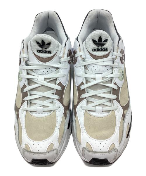 adidas（アディダス）adidas (アディダス) スニーカー ホワイト×ベージュ サイズ:28の古着・服飾アイテム