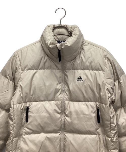 adidas（アディダス）adidas (アディダス) ダウンジャケット ベージュ サイズ:M 未使用品の古着・服飾アイテム