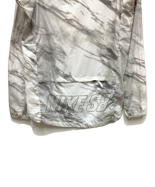 NIKE SB（ナイキエスビー）NIKE SB (ナイキエスビー) ジャケット ホワイト×グレー サイズ:Sの古着・服飾アイテム