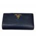 PRADA（プラダ）の古着「2つ折り財布」｜ブラック×レッド