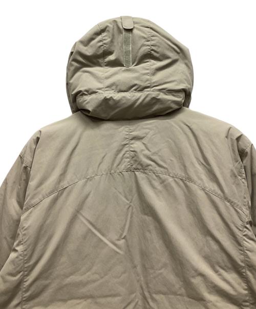 mont-bell（モンベル）mont-bell (モンベル) リバーシブルダウンジャケット ベージュ×グリーン サイズ:Lの古着・服飾アイテム