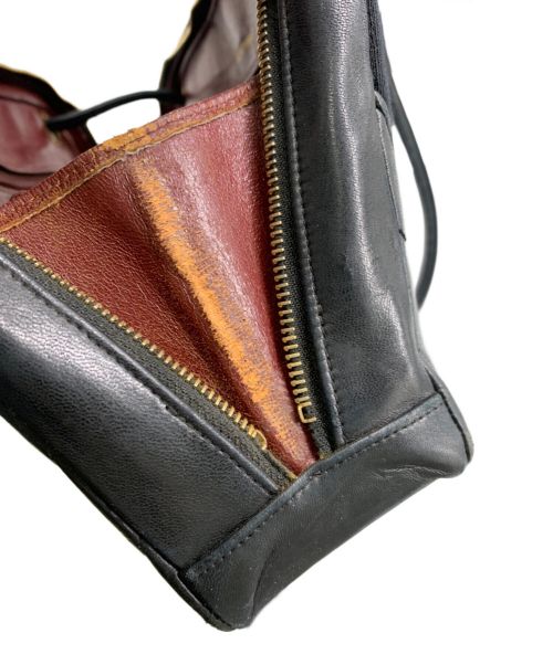 CHANEL（シャネル）CHANEL (シャネル) [OLD]Vステッチショルダーバッグ ブラックの古着・服飾アイテム