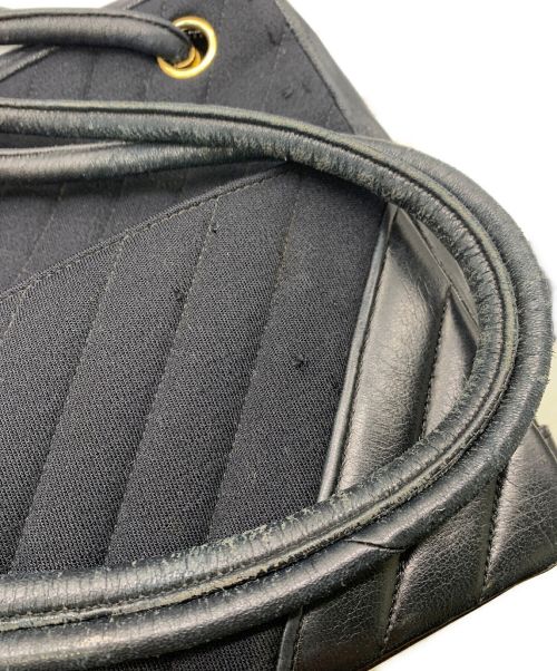 CHANEL（シャネル）CHANEL (シャネル) [OLD]Vステッチショルダーバッグ ブラックの古着・服飾アイテム