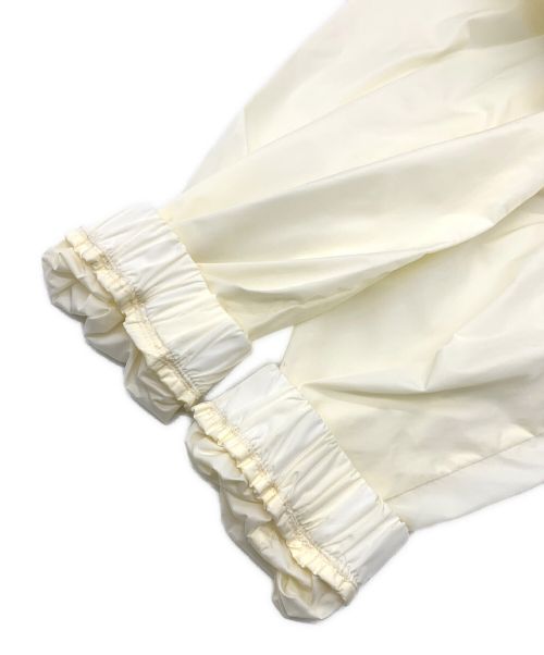 DUVETICA（デュベティカ）DUVETICA (デュベティカ) brusson ナイロンショートパーカー アイボリー サイズ:50の古着・服飾アイテム