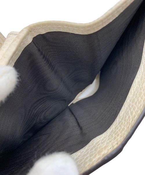 GUCCI（グッチ）GUCCI (グッチ) 2つ折り財布 GG ベージュ×ホワイト ベージュの古着・服飾アイテム