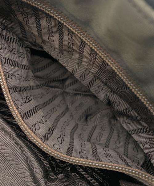 PRADA（プラダ）PRADA (プラダ) ナイロンショルダーバッグ オリーブの古着・服飾アイテム