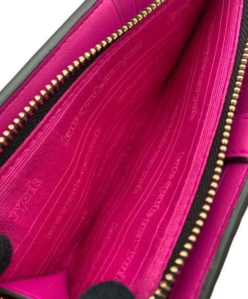 Kate Spade（ケイトスペード）Kate Spade (ケイトスペード) デヴィンフォールポピーズミディアムバイフォールドウォレット ブラック×ピンクの古着・服飾アイテム
