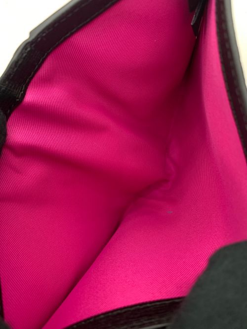 Kate Spade（ケイトスペード）Kate Spade (ケイトスペード) デヴィンフォールポピーズミディアムバイフォールドウォレット ブラック×ピンクの古着・服飾アイテム